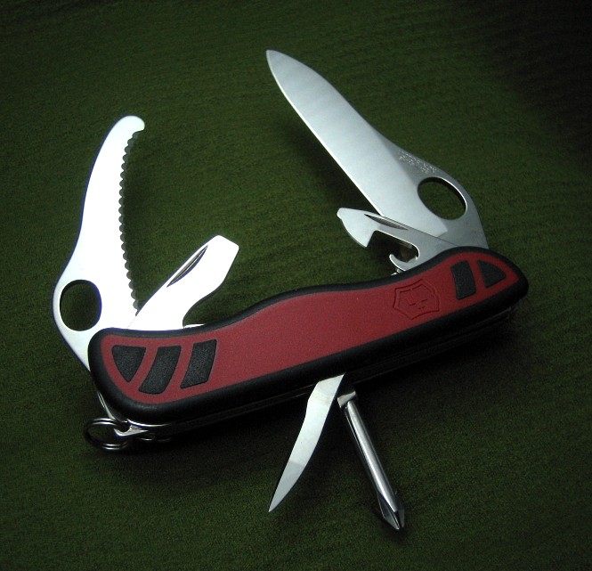 A member of the 2010 Victorinox Grip Series, the DualPro-X is a North American variation of the DualPro.