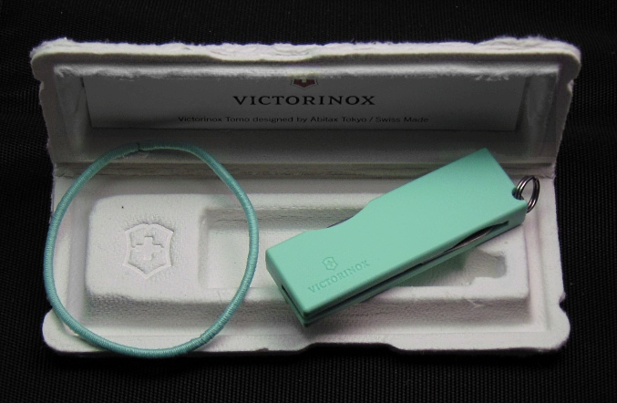 Tomo Packaging - With mint-green Tomo