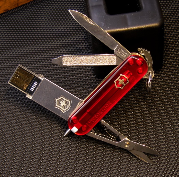 The Victorinox Signature Slim was introduced in 2012, in Europe this model is being advertized as Victorinox@Work.