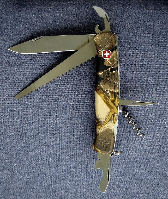 Wenger Ranger 05 with camo pattern scales.