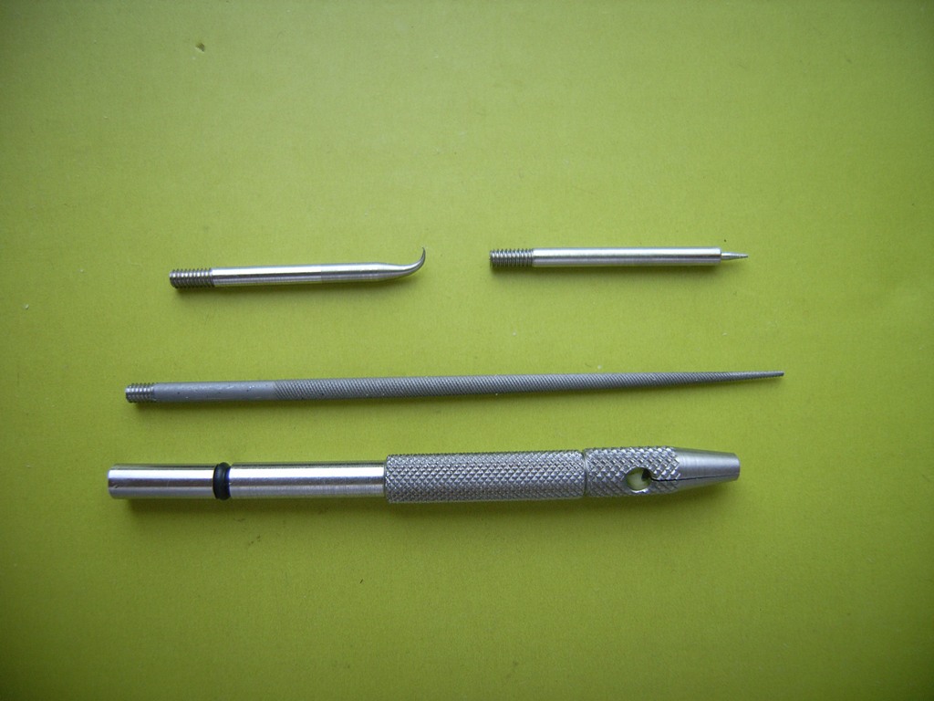 Micro-tool Handle and GC Injection Port Liner Remover (from the SGT Fix It) with the three micro-tools. 
Pictures by Gim. 