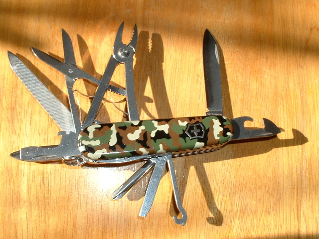 Victorinox TroubleShooter model with Camouflage scales.