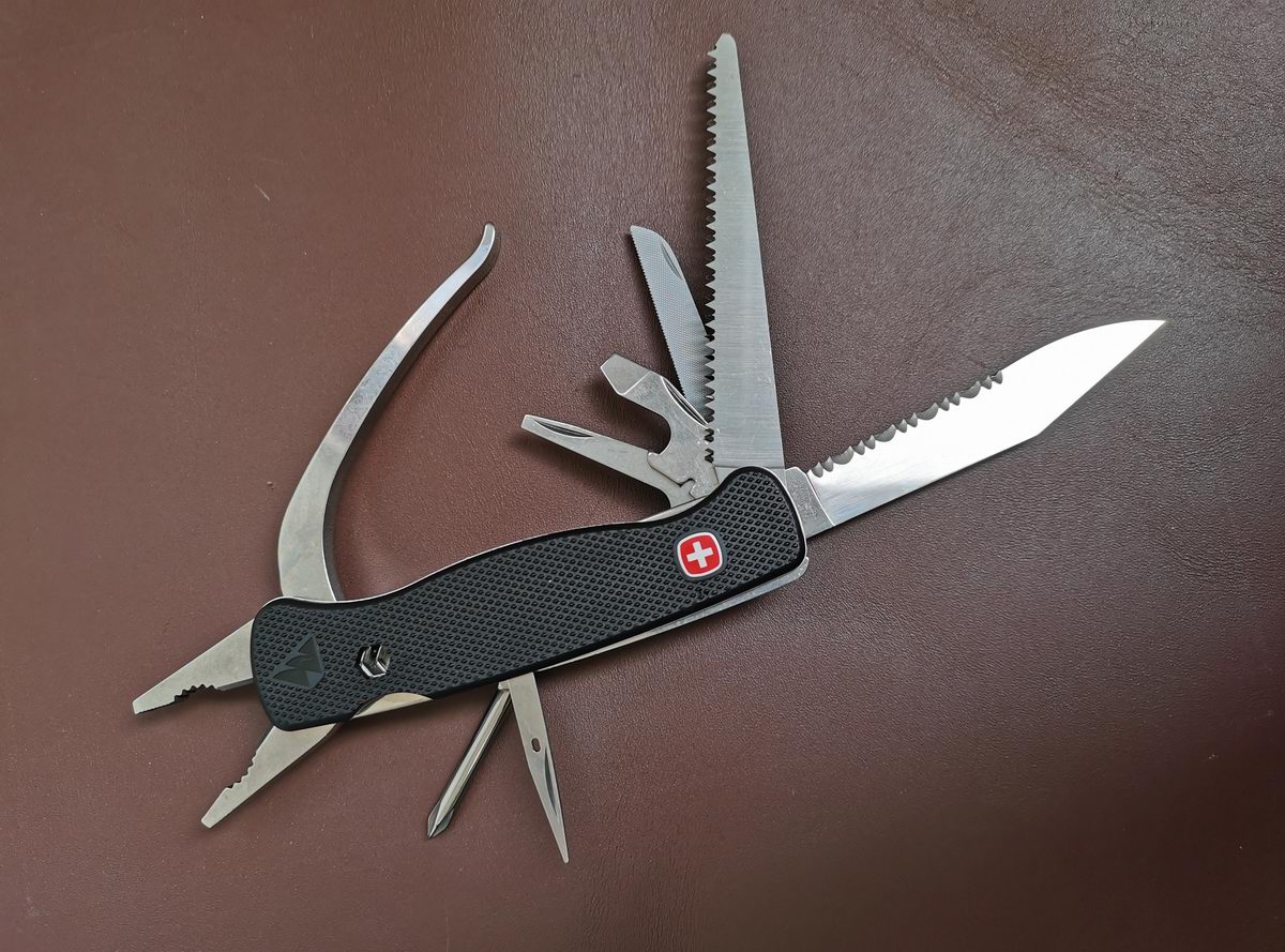 SwissGrip with a Serrated Blade