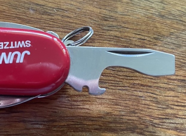 The later / current version with the cap-lifter, wire-stripper/bender notch and 90° stop (not visible!). 
The screwdriver is on a 'tourist' Spartan - Printed with 'Jungfraujoch, 3454m, Switzerland'.